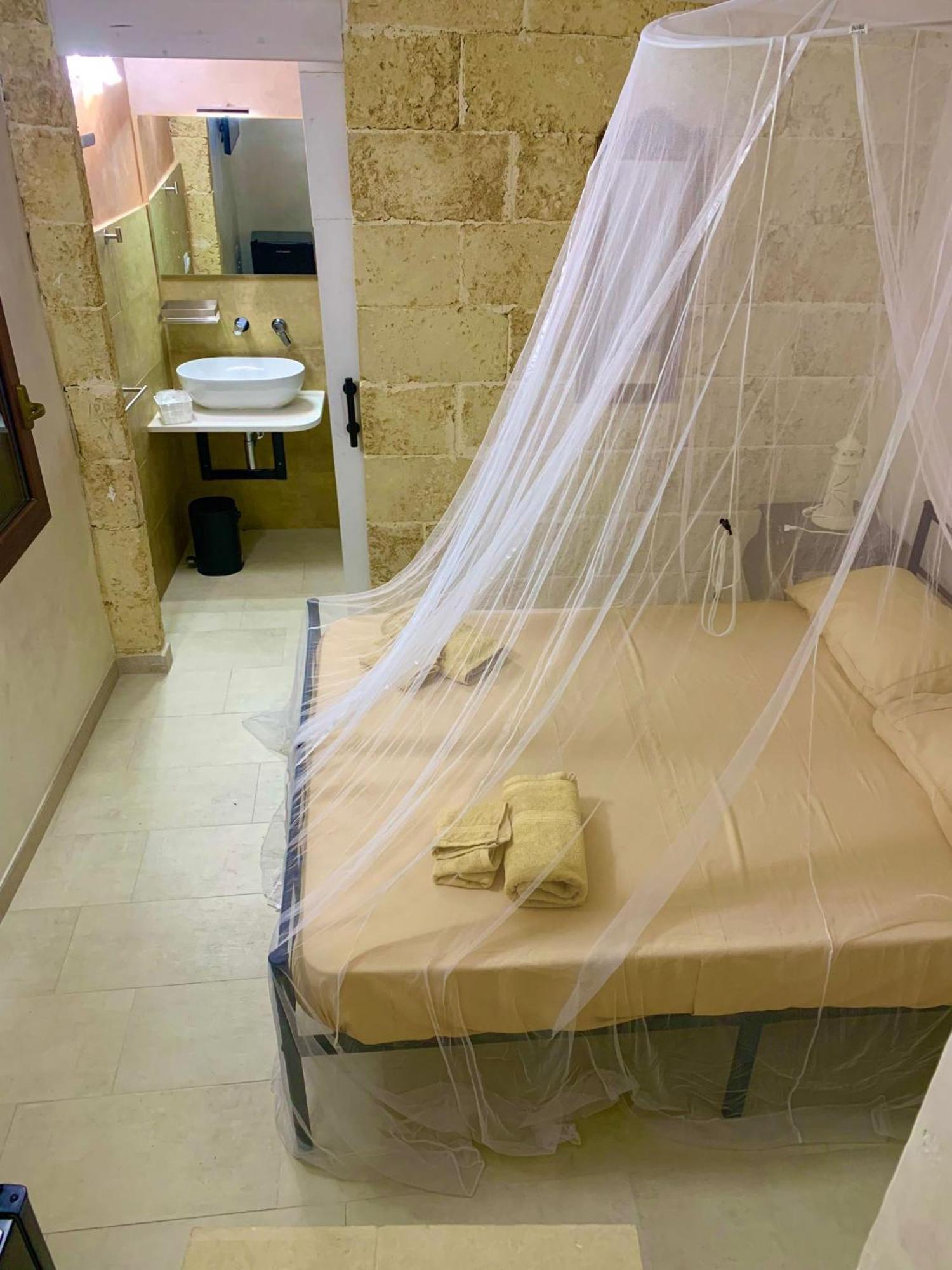 Centro Storico Rooms Галиполи Екстериор снимка